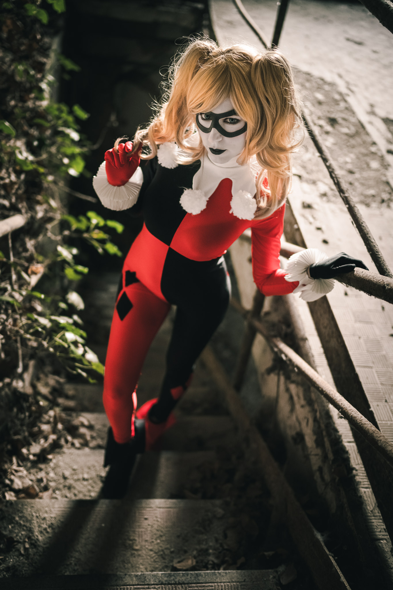 cosplayer impersonifying Harley Quinn, famous Marvel chacacter