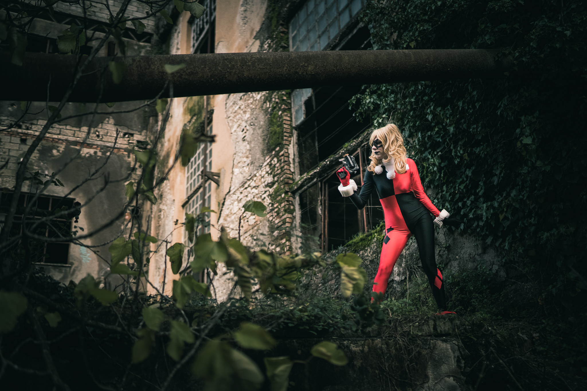cosplayer impersonifying Harley Quinn, famous Marvel chacacter