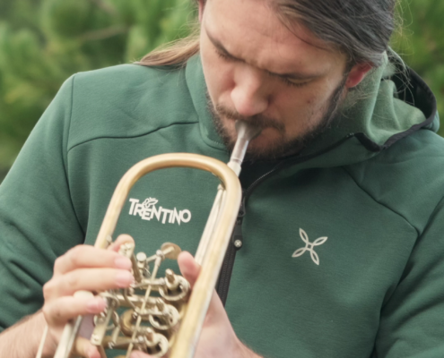 Musicista con giacca Montura durante I Suoni delle Dolomiti 2023